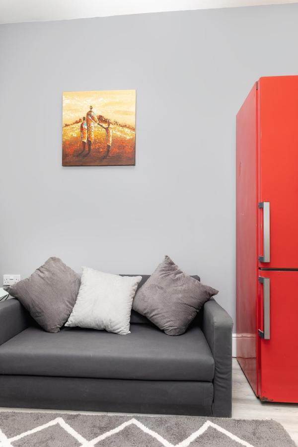 Stockton Town Centre Studio Apartments Free Parking And Wi-Fi Exterior photo