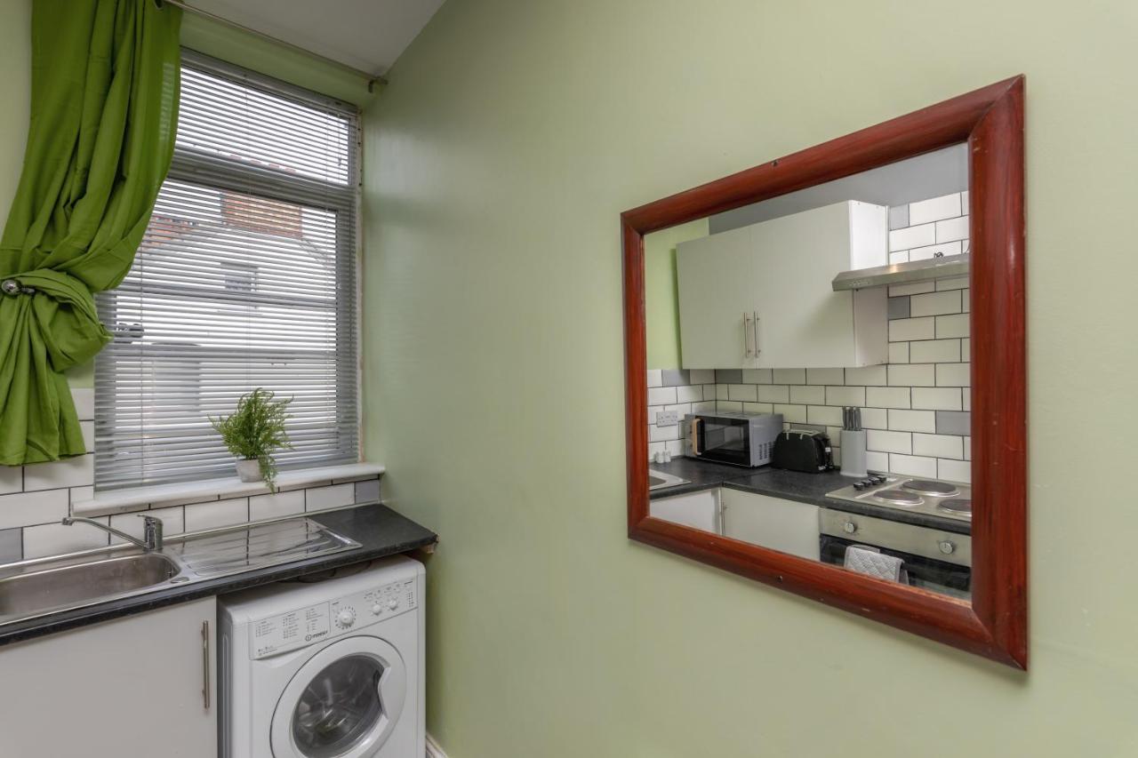 Stockton Town Centre Studio Apartments Free Parking And Wi-Fi Exterior photo