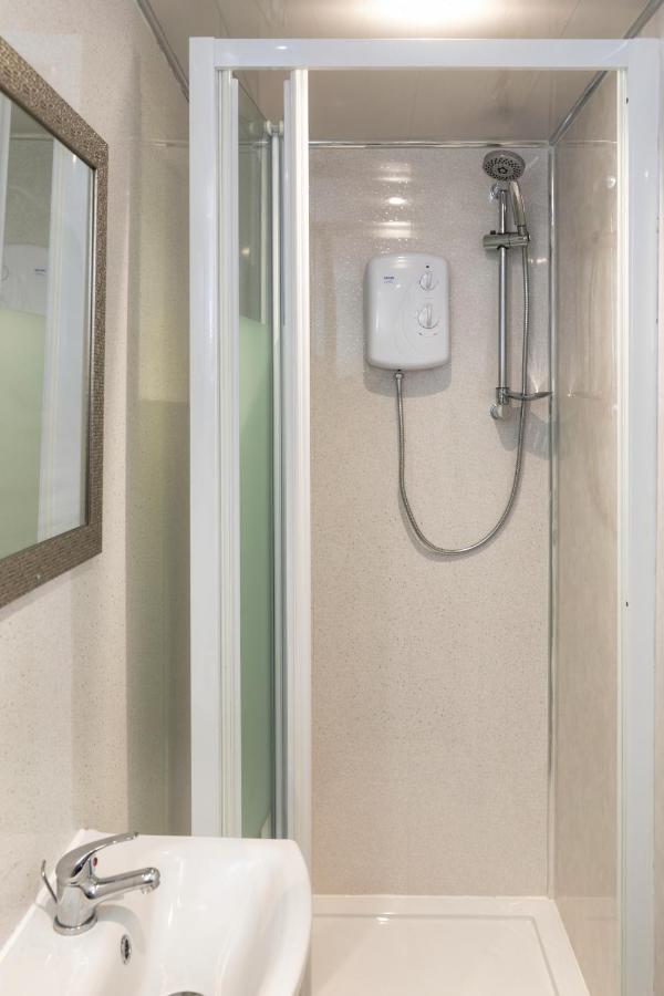 Stockton Town Centre Studio Apartments Free Parking And Wi-Fi Exterior photo