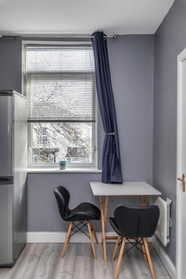 Stockton Town Centre Studio Apartments Free Parking And Wi-Fi Exterior photo
