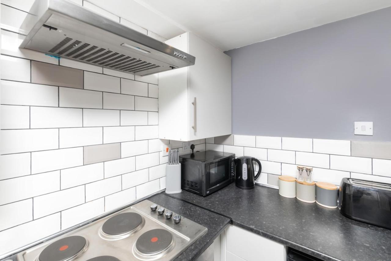 Stockton Town Centre Studio Apartments Free Parking And Wi-Fi Exterior photo