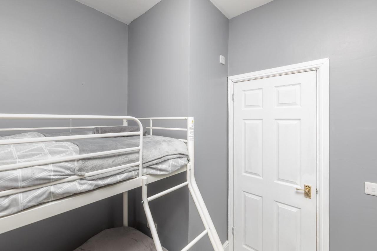 Stockton Town Centre Studio Apartments Free Parking And Wi-Fi Exterior photo