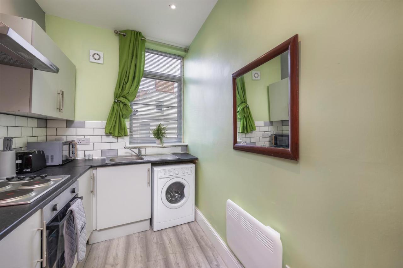 Stockton Town Centre Studio Apartments Free Parking And Wi-Fi Exterior photo