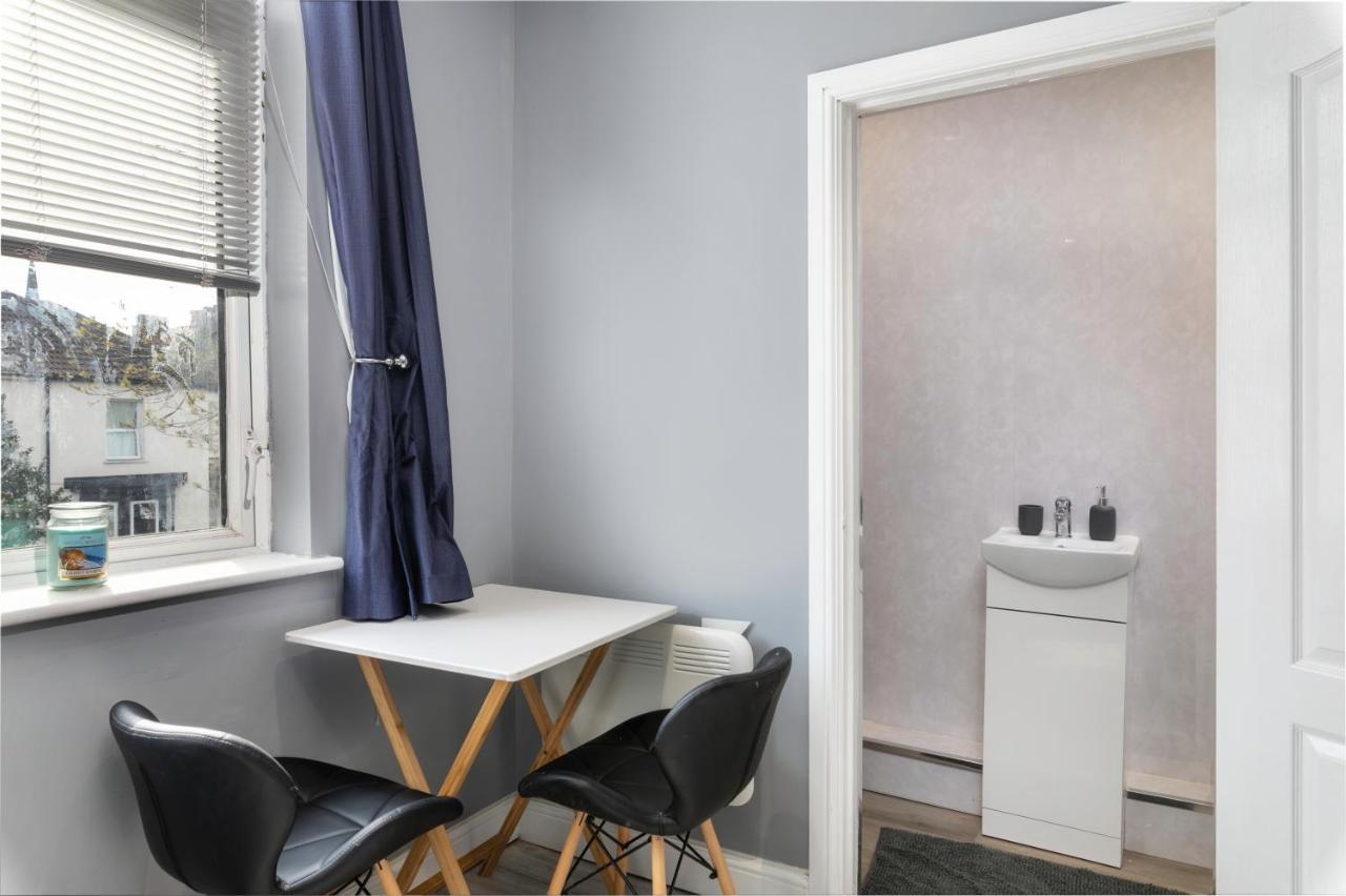 Stockton Town Centre Studio Apartments Free Parking And Wi-Fi Exterior photo