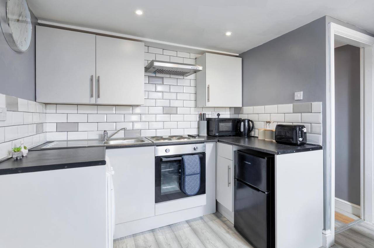 Stockton Town Centre Studio Apartments Free Parking And Wi-Fi Exterior photo