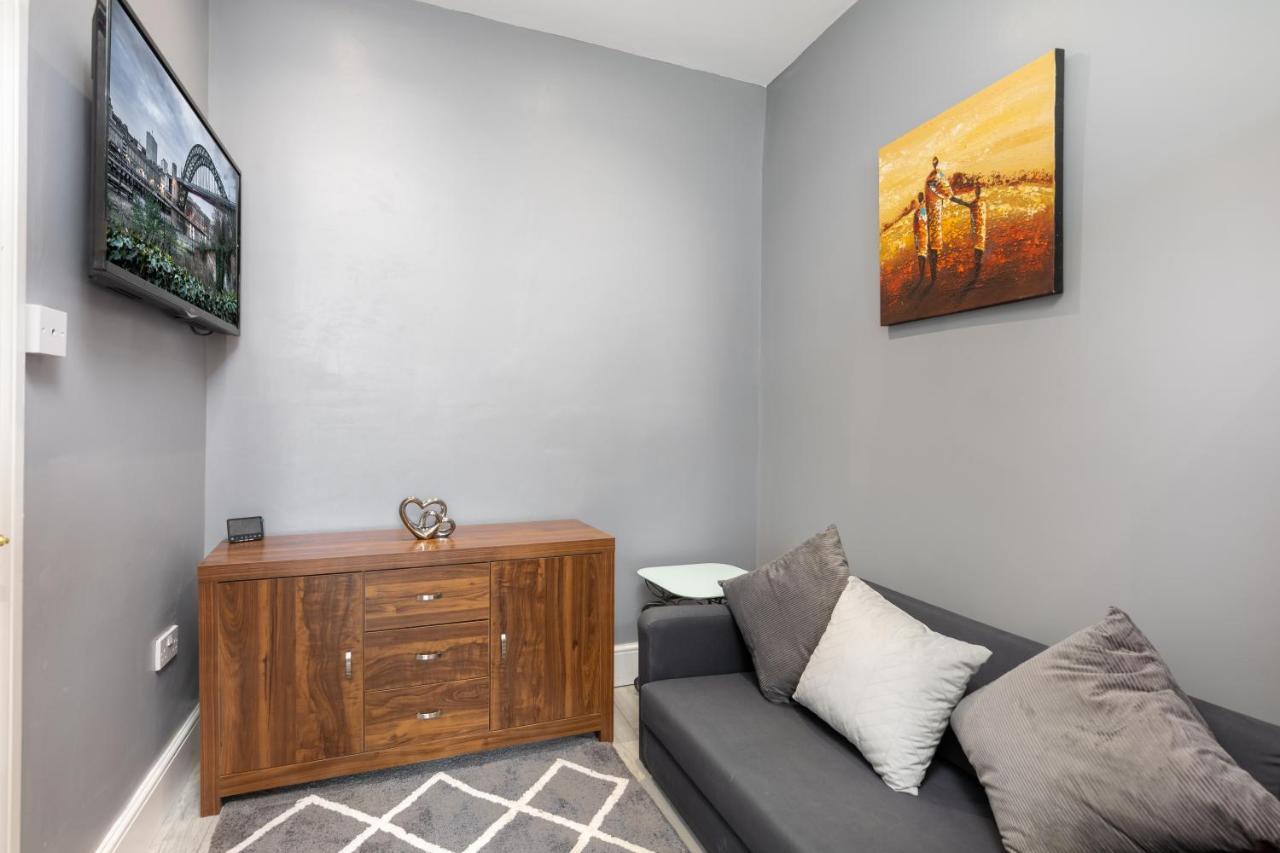 Stockton Town Centre Studio Apartments Free Parking And Wi-Fi Exterior photo