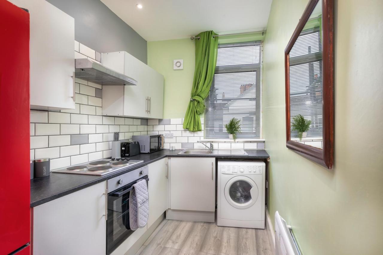 Stockton Town Centre Studio Apartments Free Parking And Wi-Fi Exterior photo