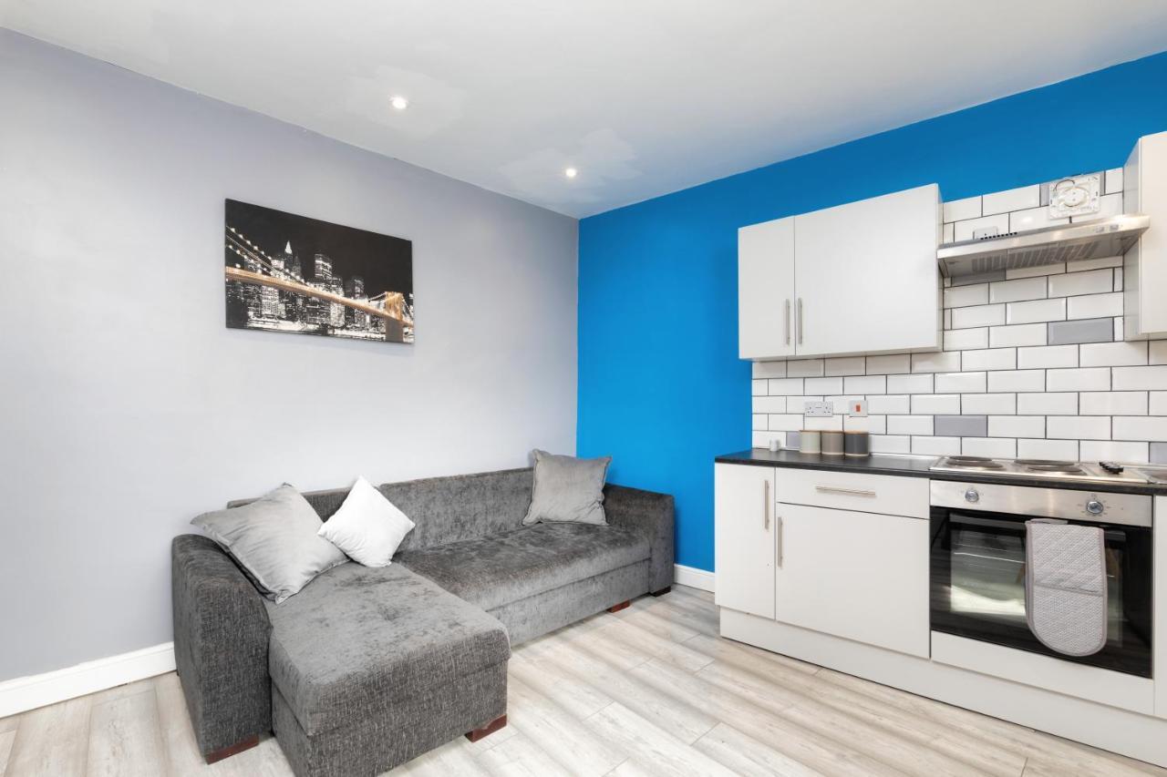 Stockton Town Centre Studio Apartments Free Parking And Wi-Fi Exterior photo