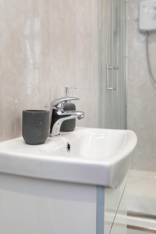 Stockton Town Centre Studio Apartments Free Parking And Wi-Fi Exterior photo
