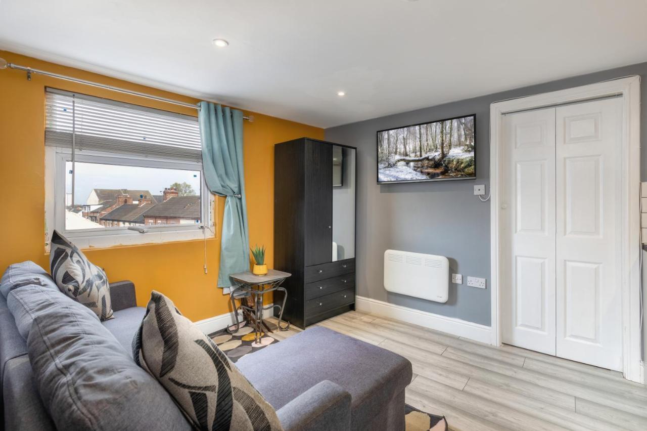 Stockton Town Centre Studio Apartments Free Parking And Wi-Fi Exterior photo