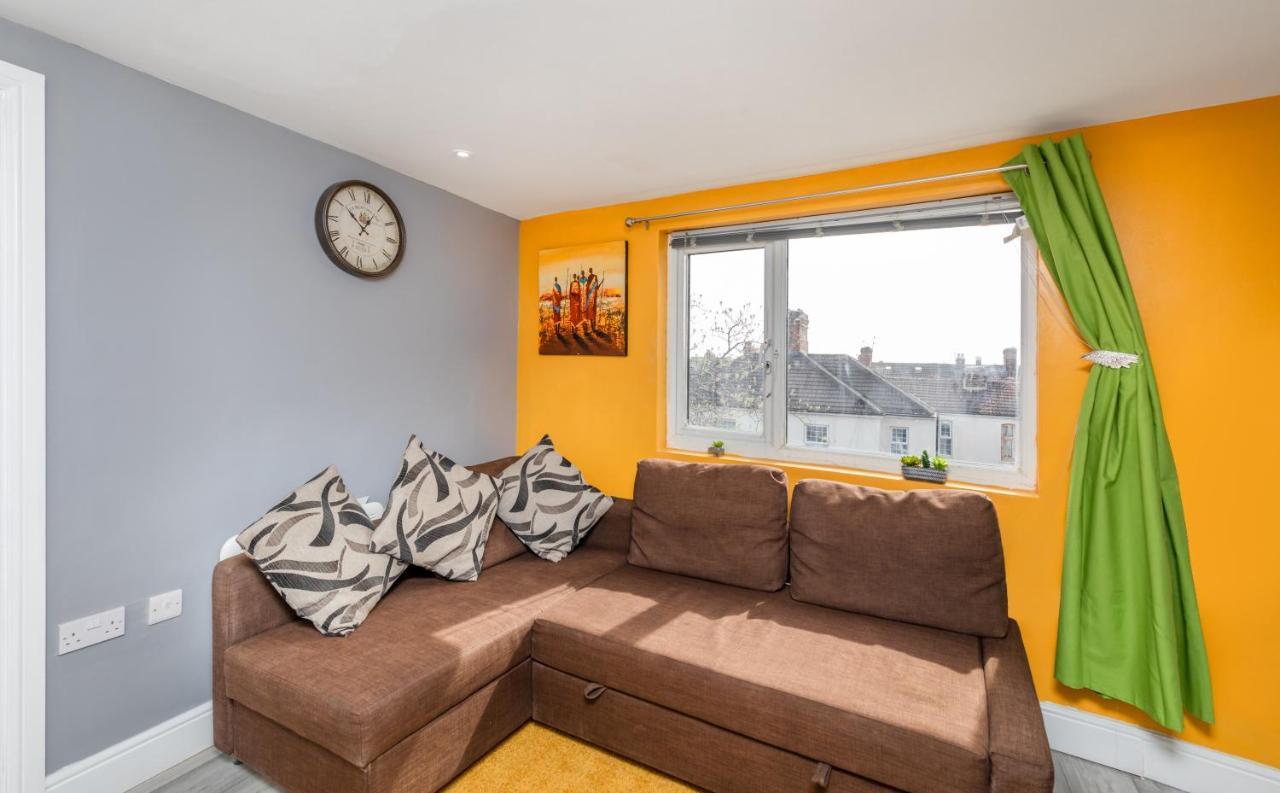 Stockton Town Centre Studio Apartments Free Parking And Wi-Fi Exterior photo