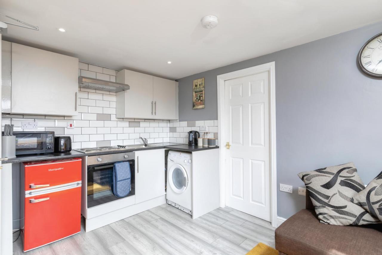 Stockton Town Centre Studio Apartments Free Parking And Wi-Fi Exterior photo