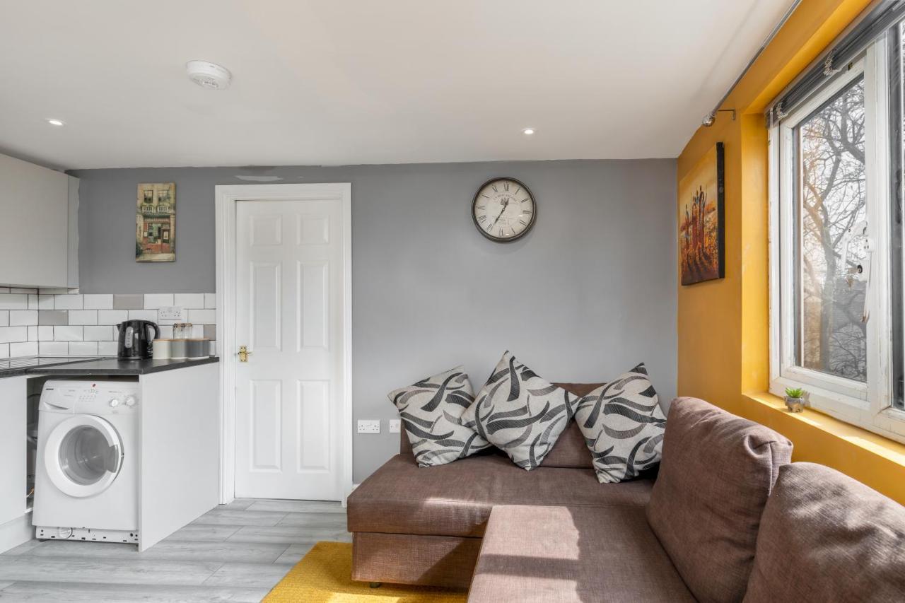 Stockton Town Centre Studio Apartments Free Parking And Wi-Fi Exterior photo