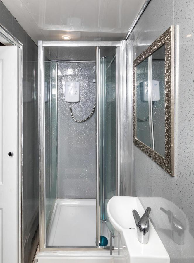 Stockton Town Centre Studio Apartments Free Parking And Wi-Fi Exterior photo